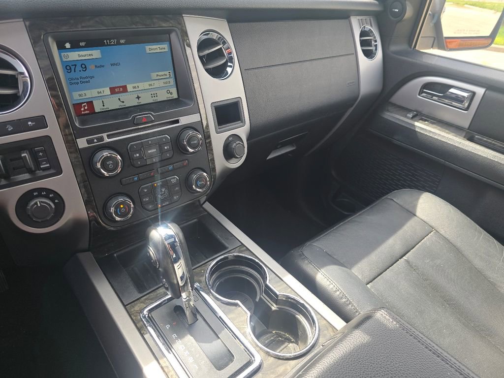Used 2016 Ford Expedition Limited w/ Equipment Group 301A AWD/4WD image 31