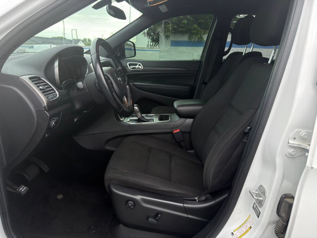 Used 2021 Jeep Grand Cherokee Laredo AWD/4WD image 16