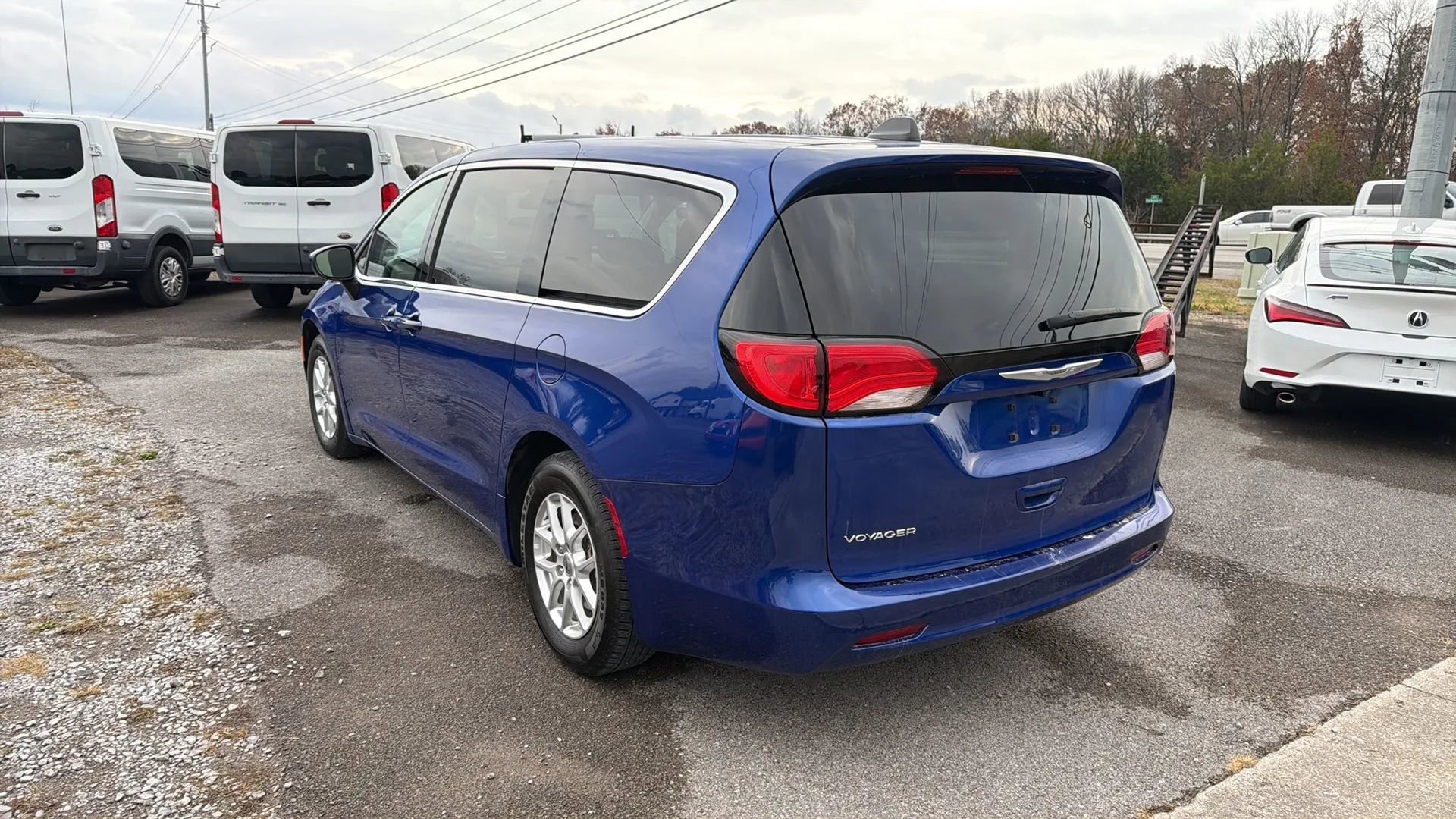 Used 2021 Chrysler Voyager LX image 5
