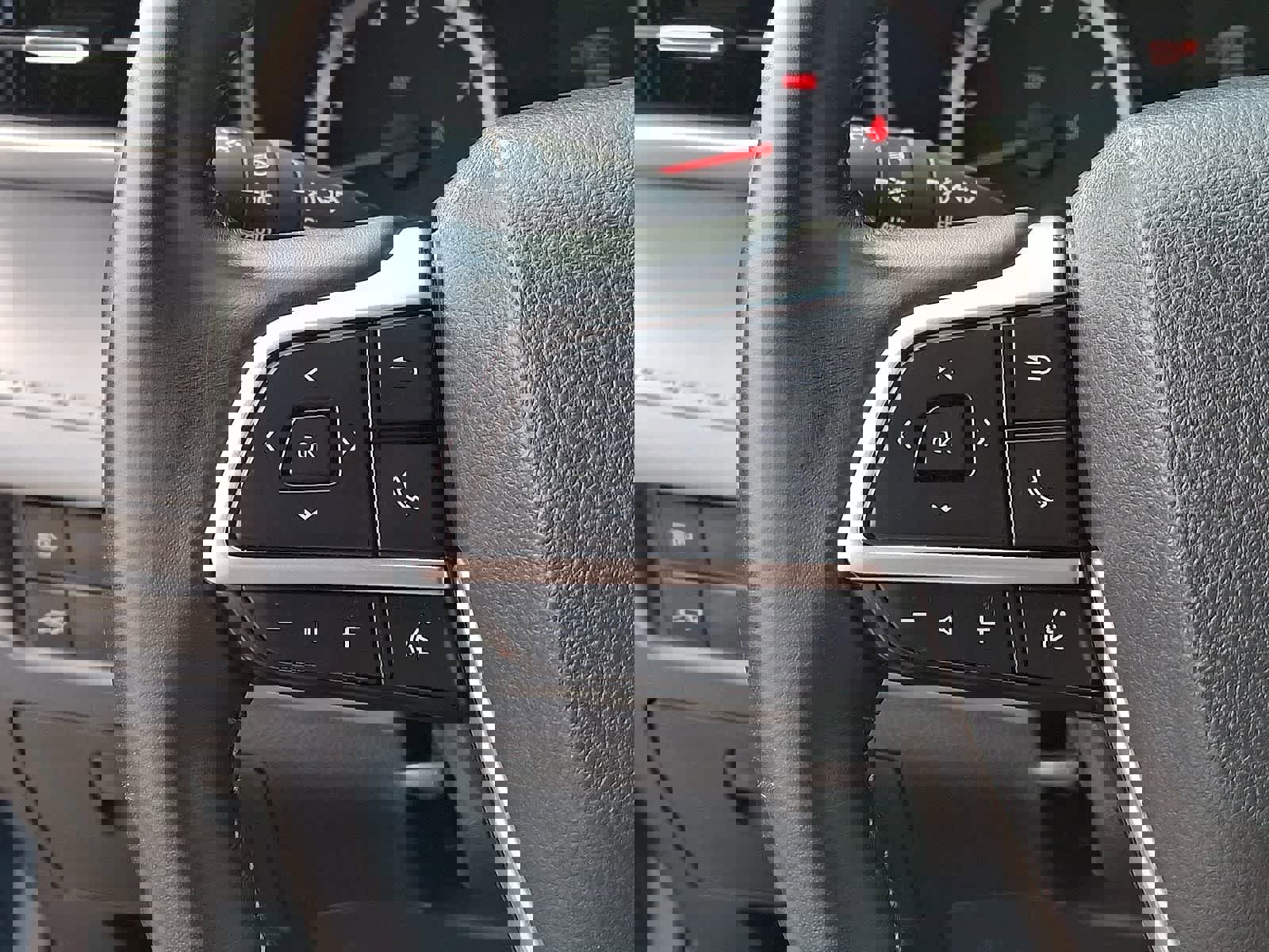 Used 2022 Toyota Highlander LE image 25