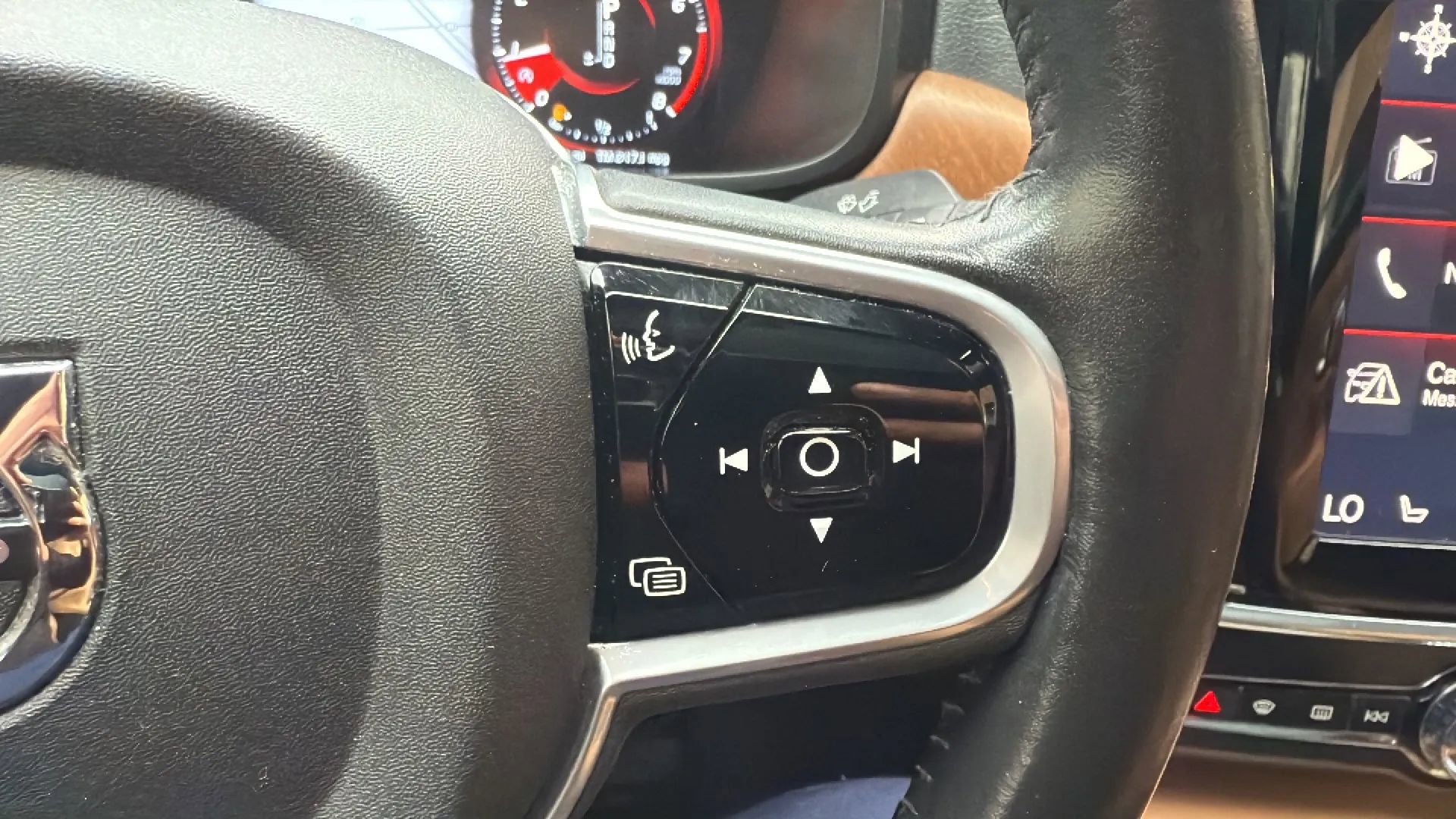 Used 2018 Volvo S90 T6 Inscription w/ Luxury Package image 11