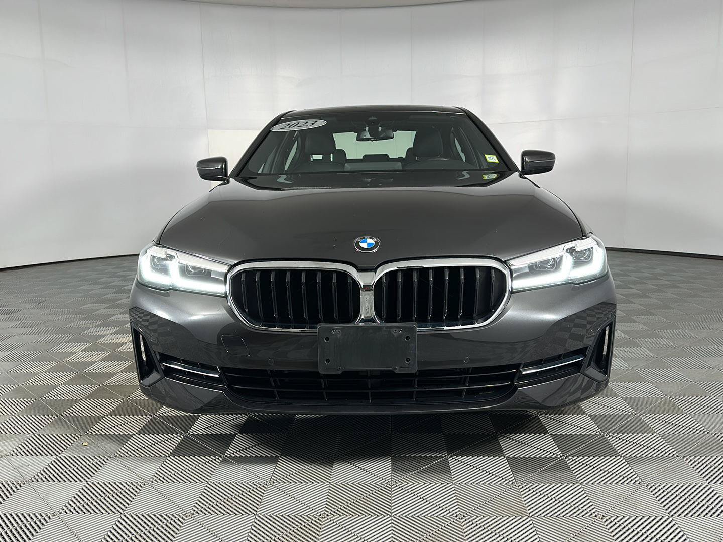 Used 2023 BMW 530i xDrive w/ Convenience Package AWD/4WD image 3