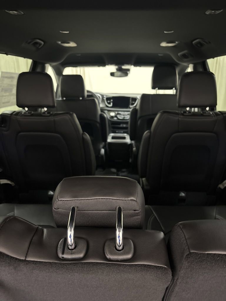 New 2026 Chrysler Pacifica Select w/ S Appearance Package image 26
