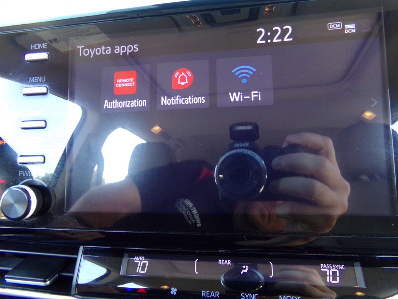 Used 2022 Toyota Sienna XLE image 16