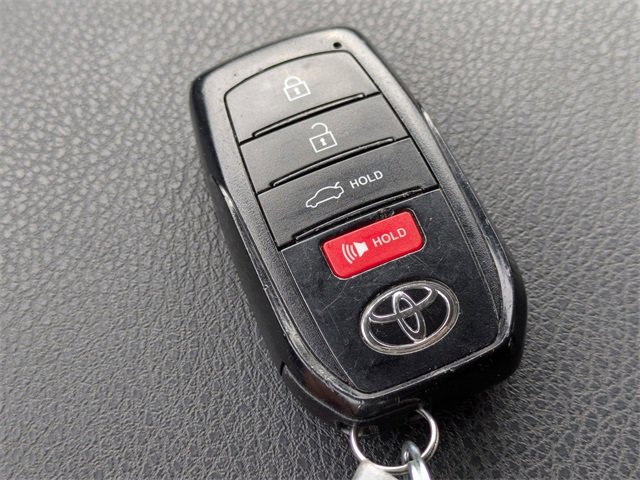 Used 2025 Toyota Camry SE image 31