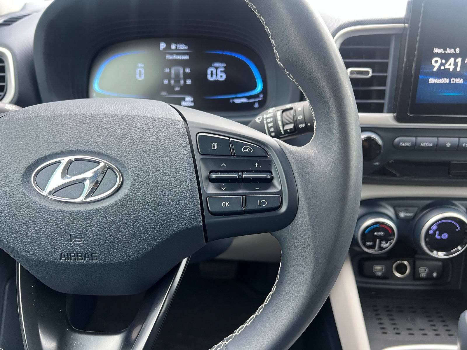 Used 2025 Hyundai Venue Limited FWD image 23