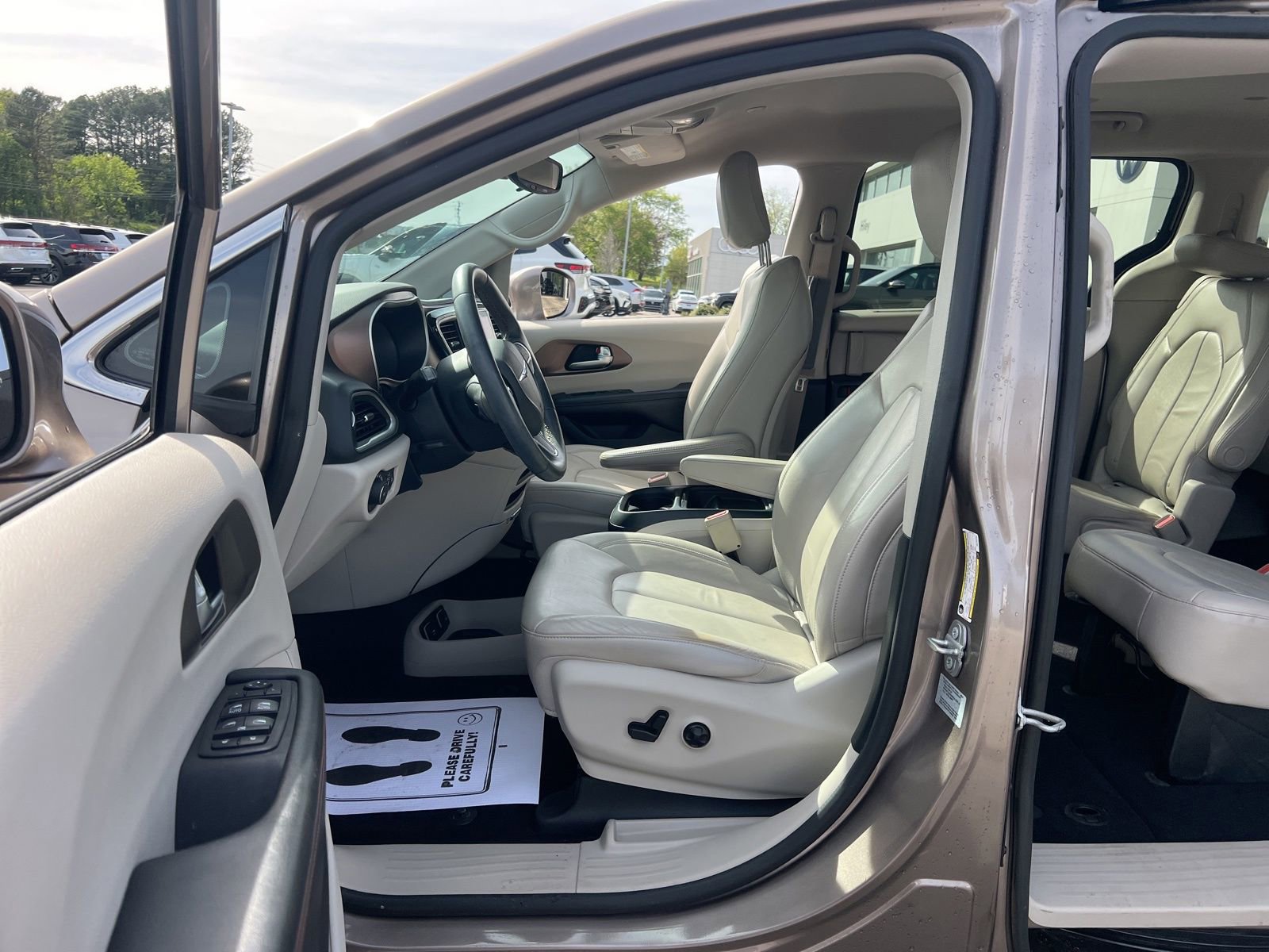 Used 2017 Chrysler Pacifica Touring-L w/ Tire & Wheel Group image 34