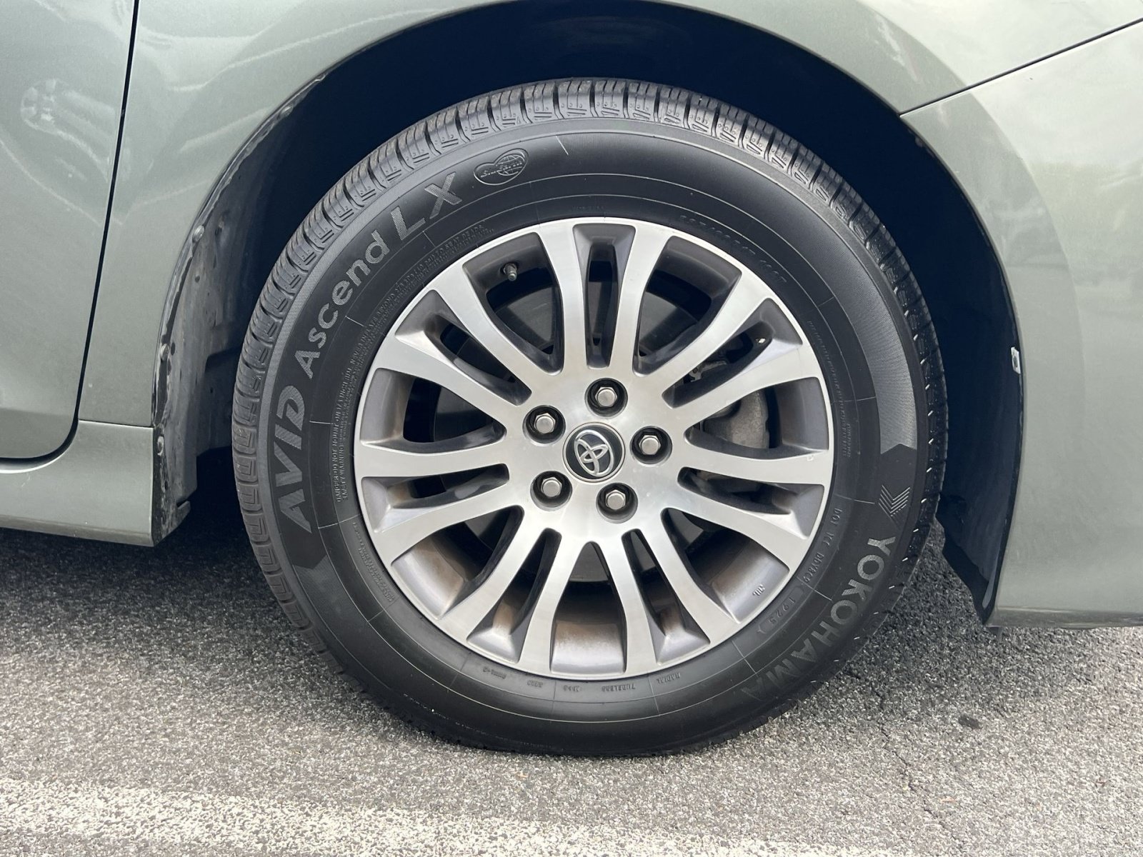 Used 2018 Toyota Sienna XLE FWD image 10