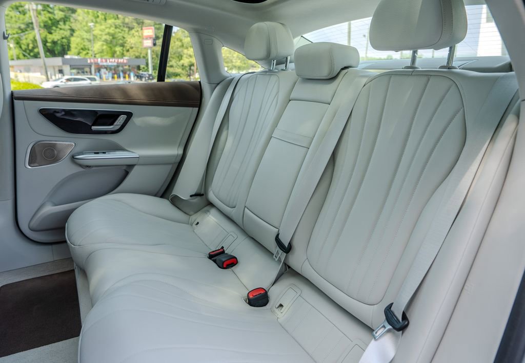 Used 2023 Mercedes-Benz EQE 500 4MATIC Sedan image 20