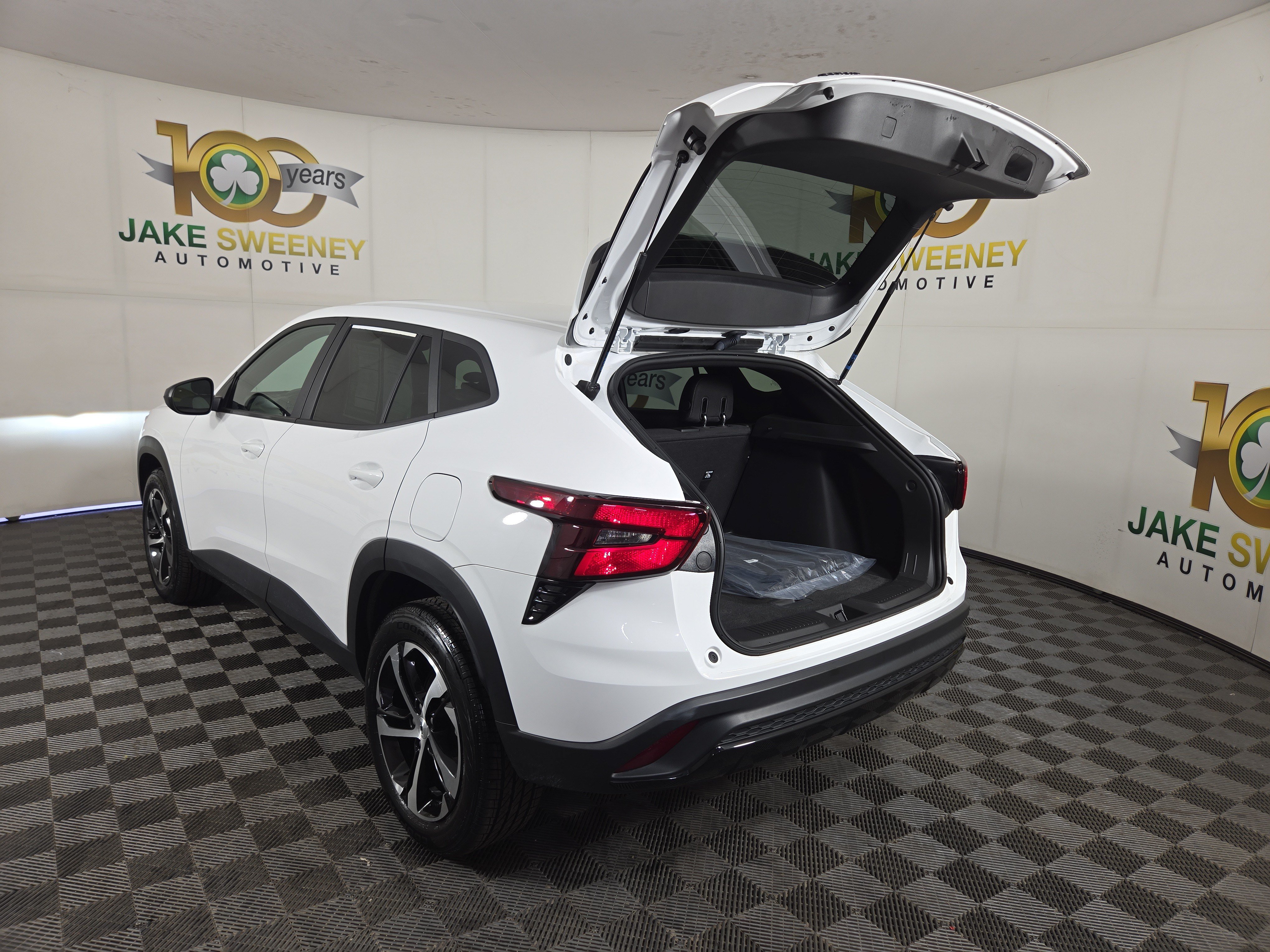 Certified 2024 Chevrolet Trax RS w/ Sunroof Package FWD image 31