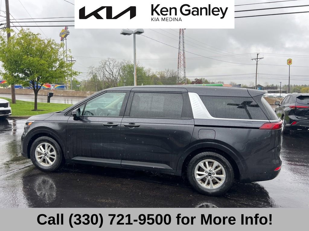 Used 2024 Kia Carnival LX FWD image 16