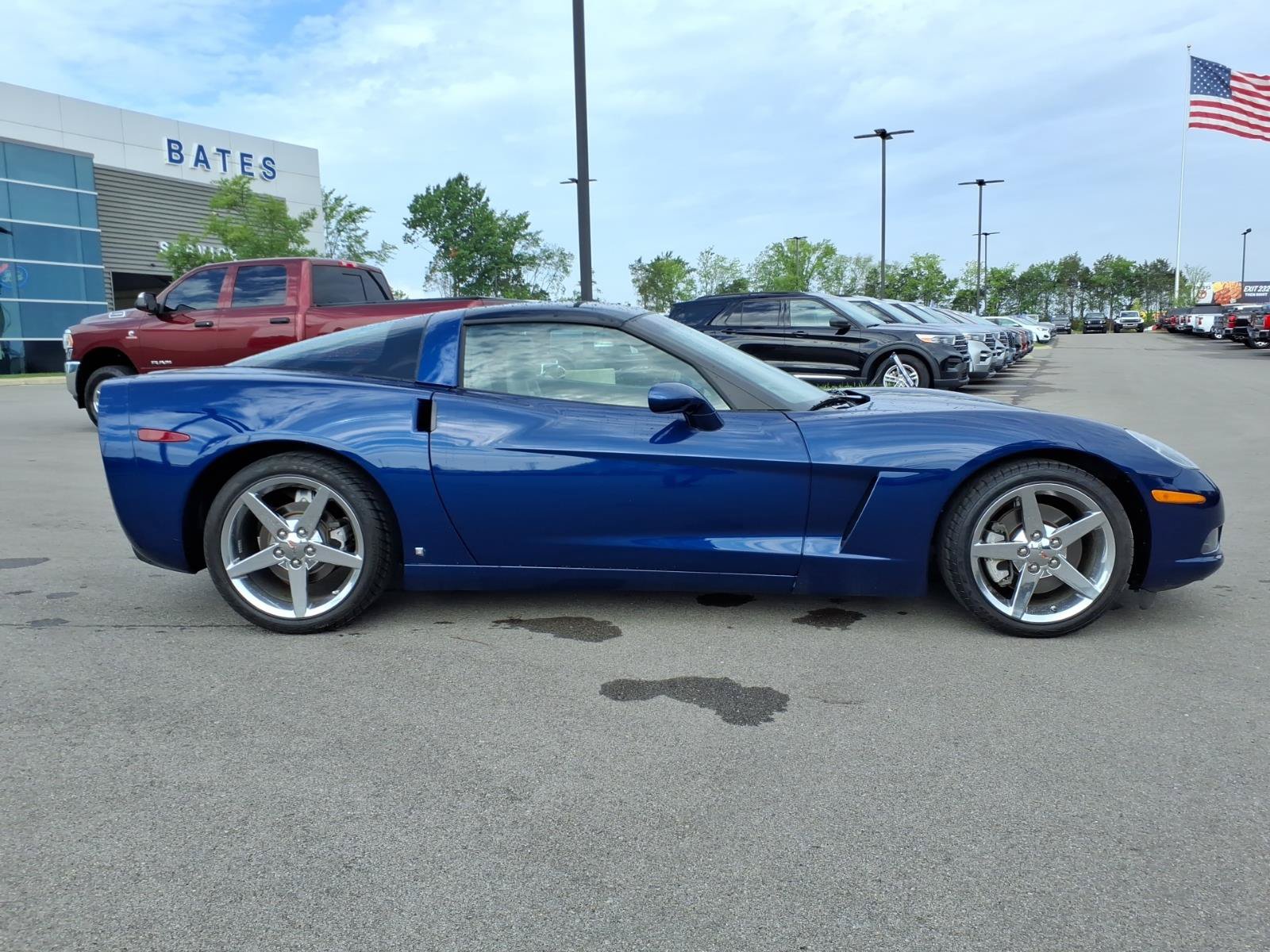 Used 2007 Chevrolet Corvette Coupe w/ Preferred Equipment Group RWD image 2