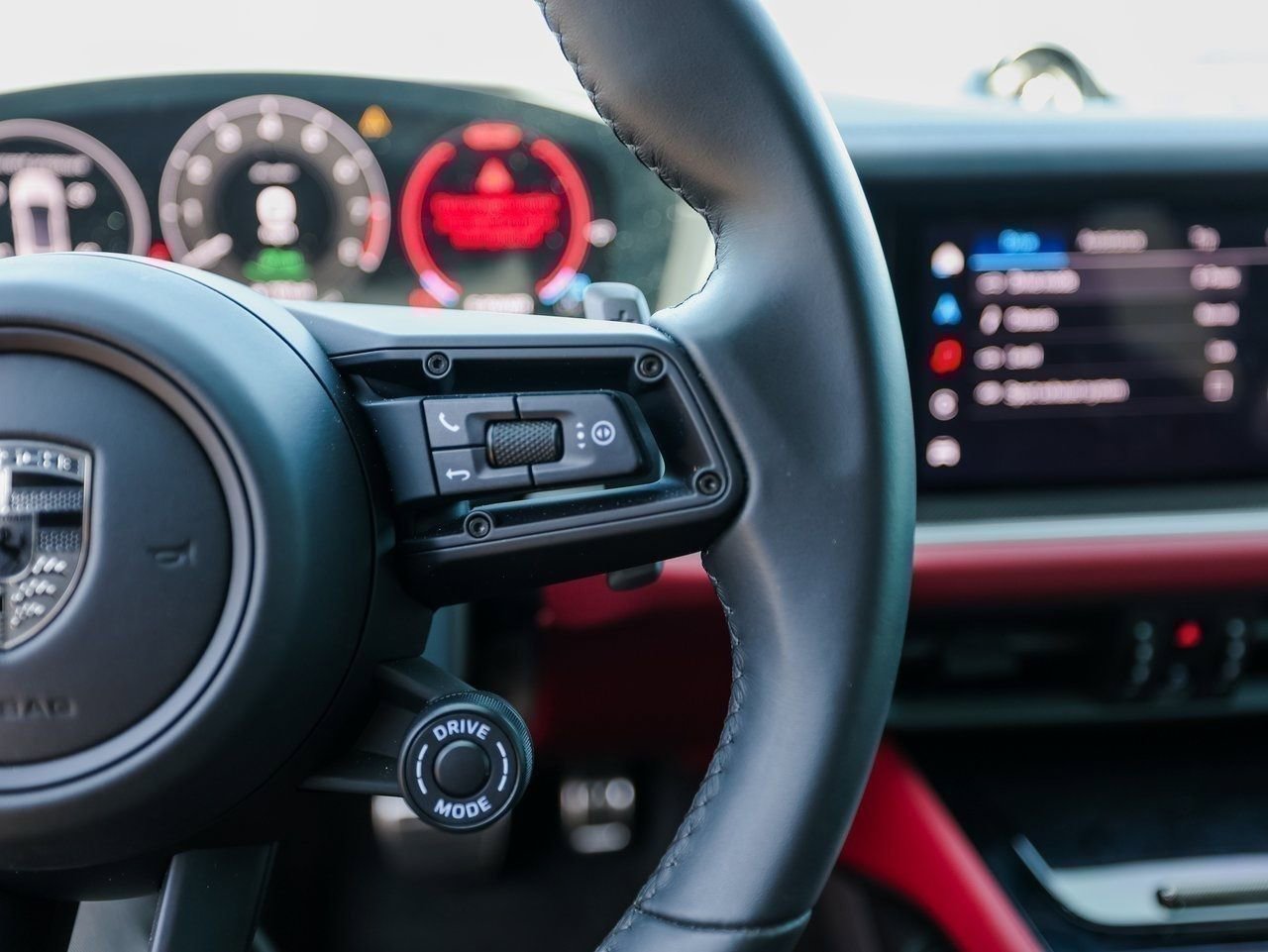 Certified 2025 Porsche Cayenne Turbo image 16