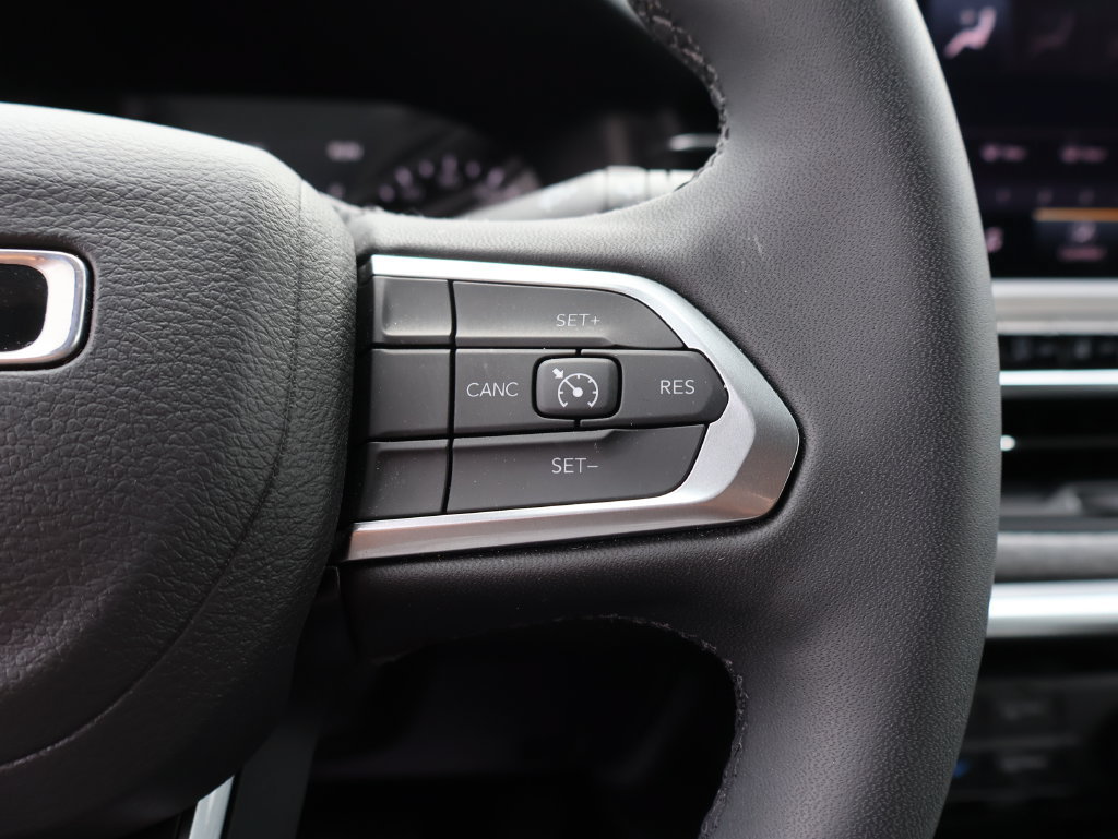 Used 2024 Jeep Compass Latitude AWD/4WD image 27