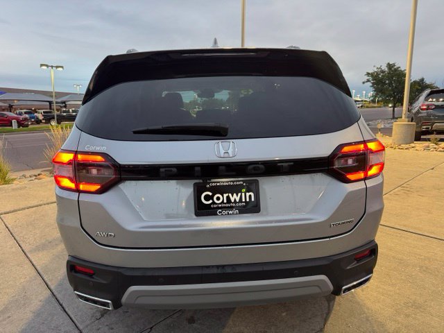 Used 2025 Honda Pilot Touring image 8