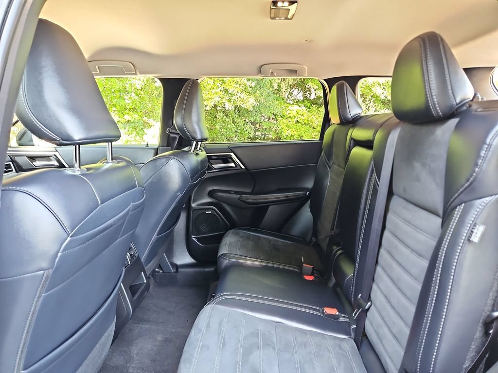 Used 2025 Mitsubishi Outlander SE AWD/4WD image 27