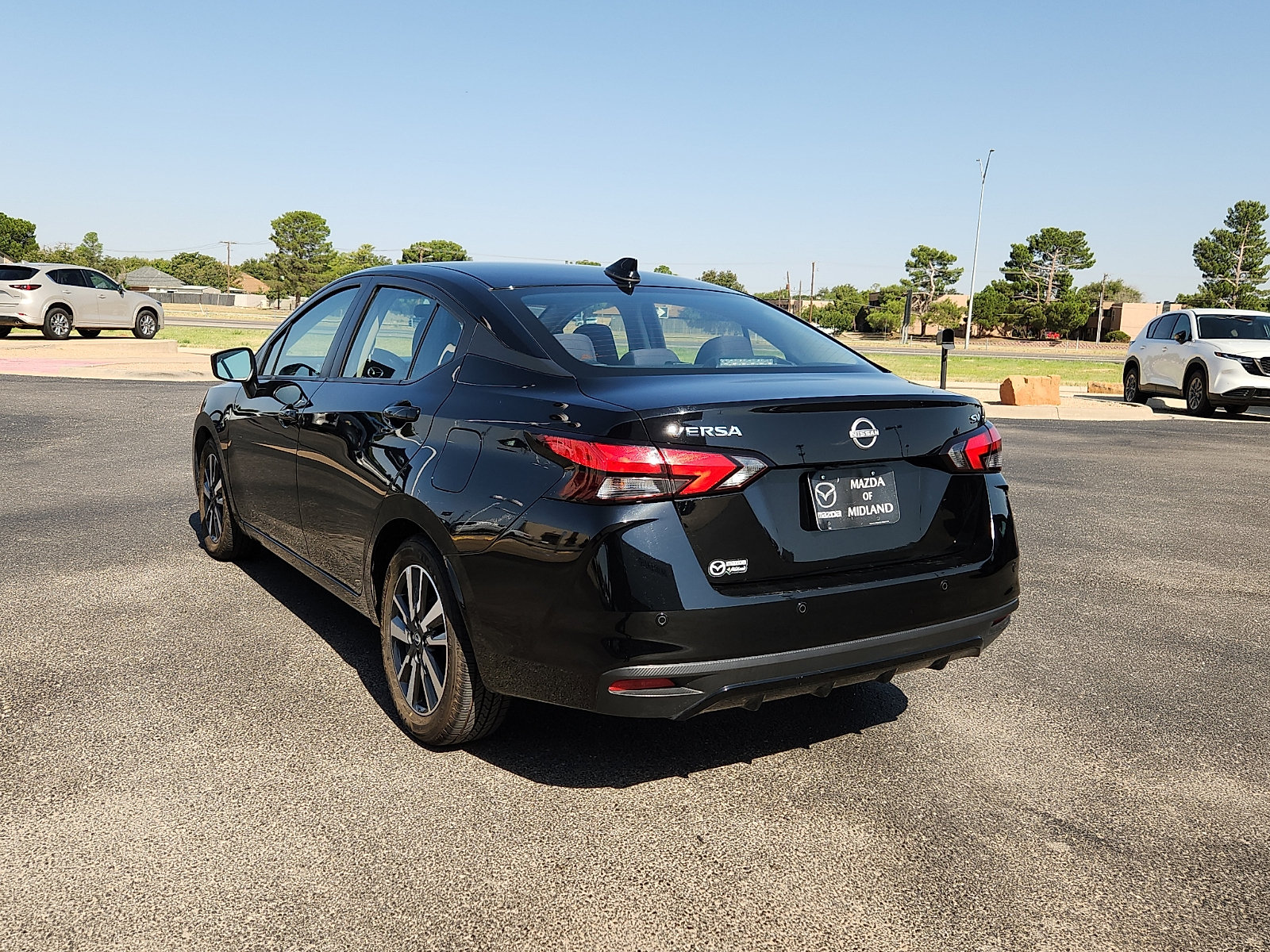 Used 2024 Nissan Versa SV FWD image 4
