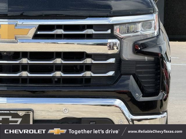 Used 2022 Chevrolet Silverado 1500 LTZ w/ Z71 Off-Road Package AWD/4WD image 4