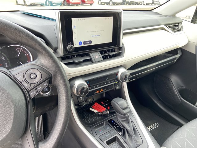 Used 2025 Toyota RAV4 XLE FWD image 23