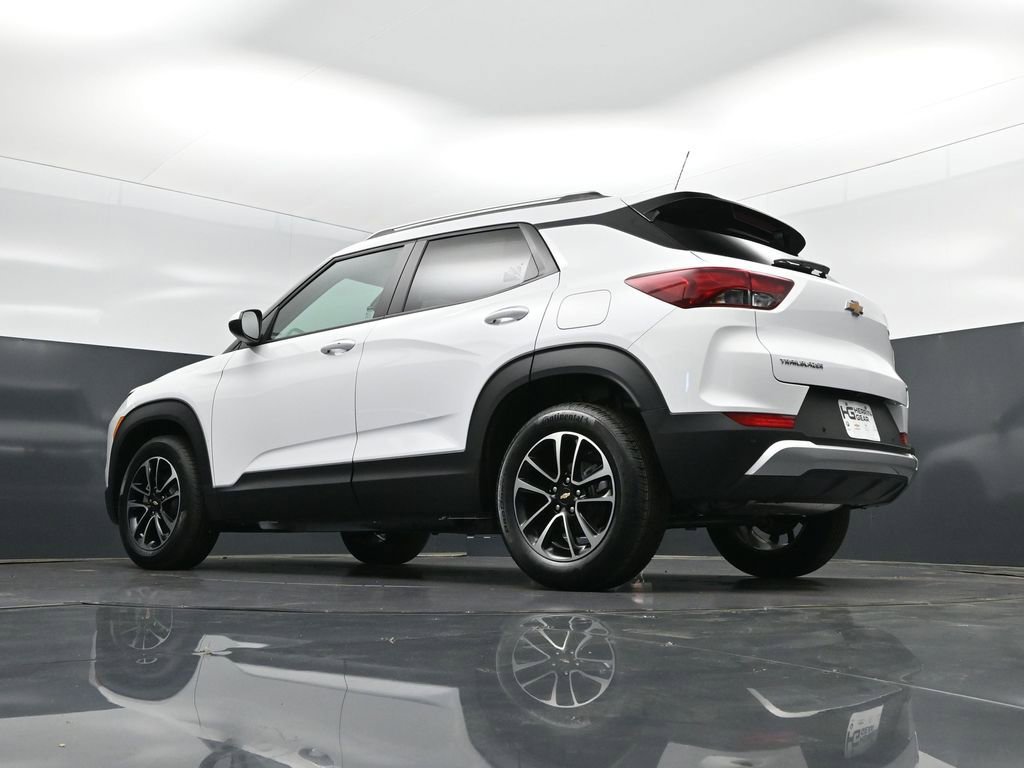 New 2026 Chevrolet TrailBlazer LT w/ LT Cold Weather Package FWD image 40