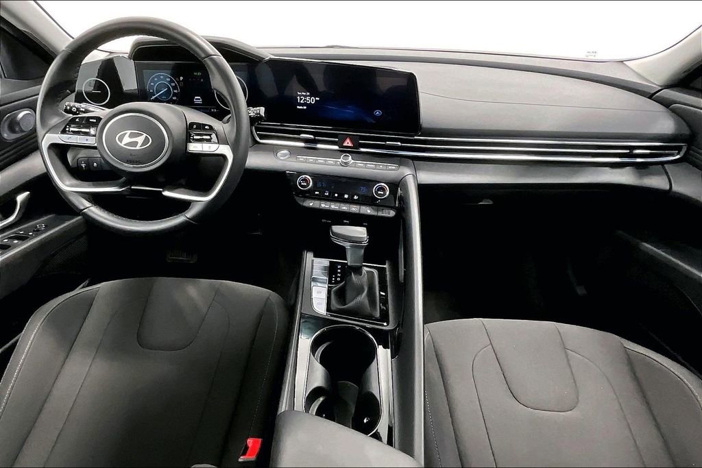 Certified 2025 Hyundai Elantra SEL image 18