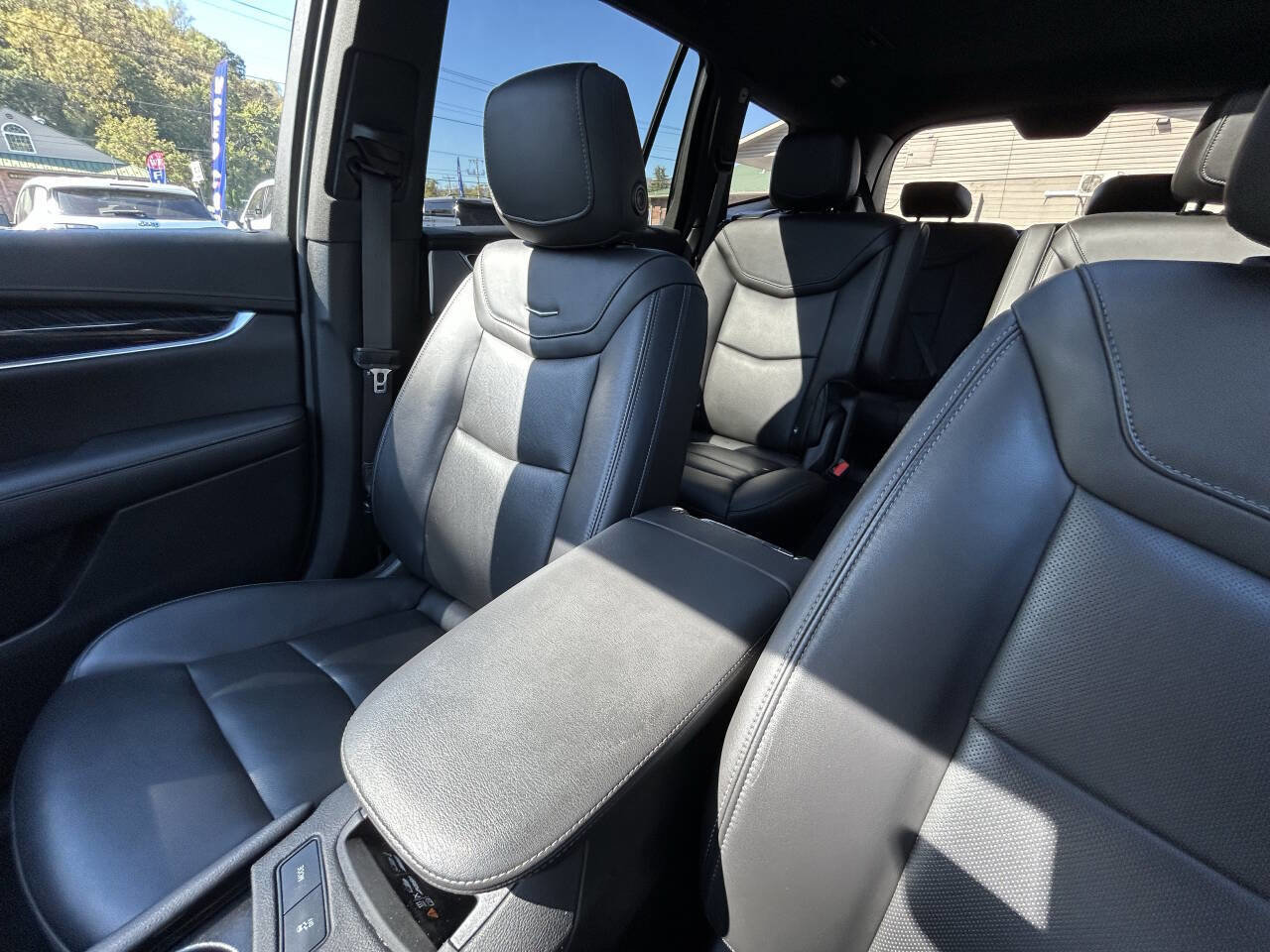 Used 2022 Cadillac XT6 Premium Luxury w/ Technology Package image 28