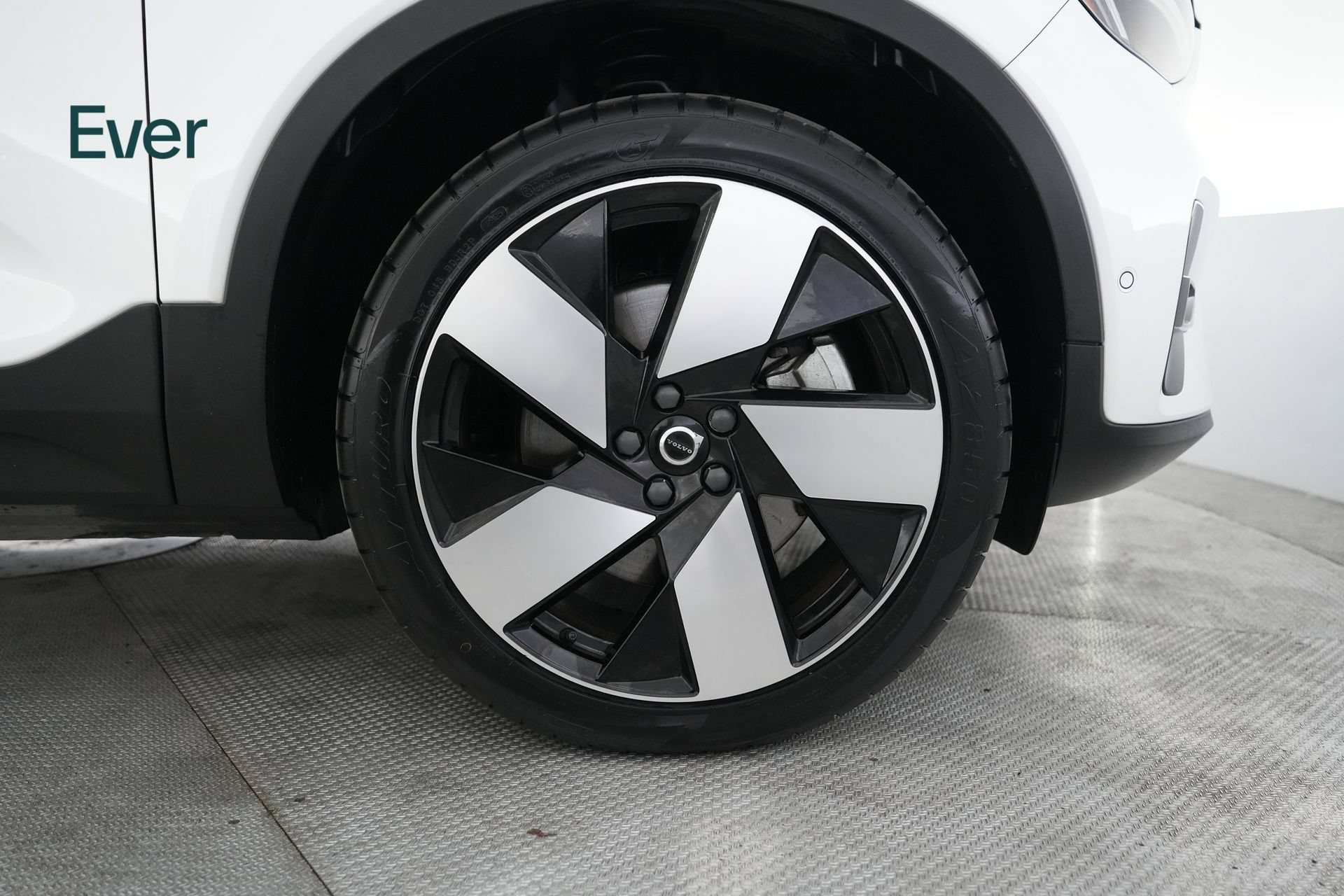 Used 2023 Volvo XC40 Recharge Plus w/ Protection Package Premier AWD/4WD image 19