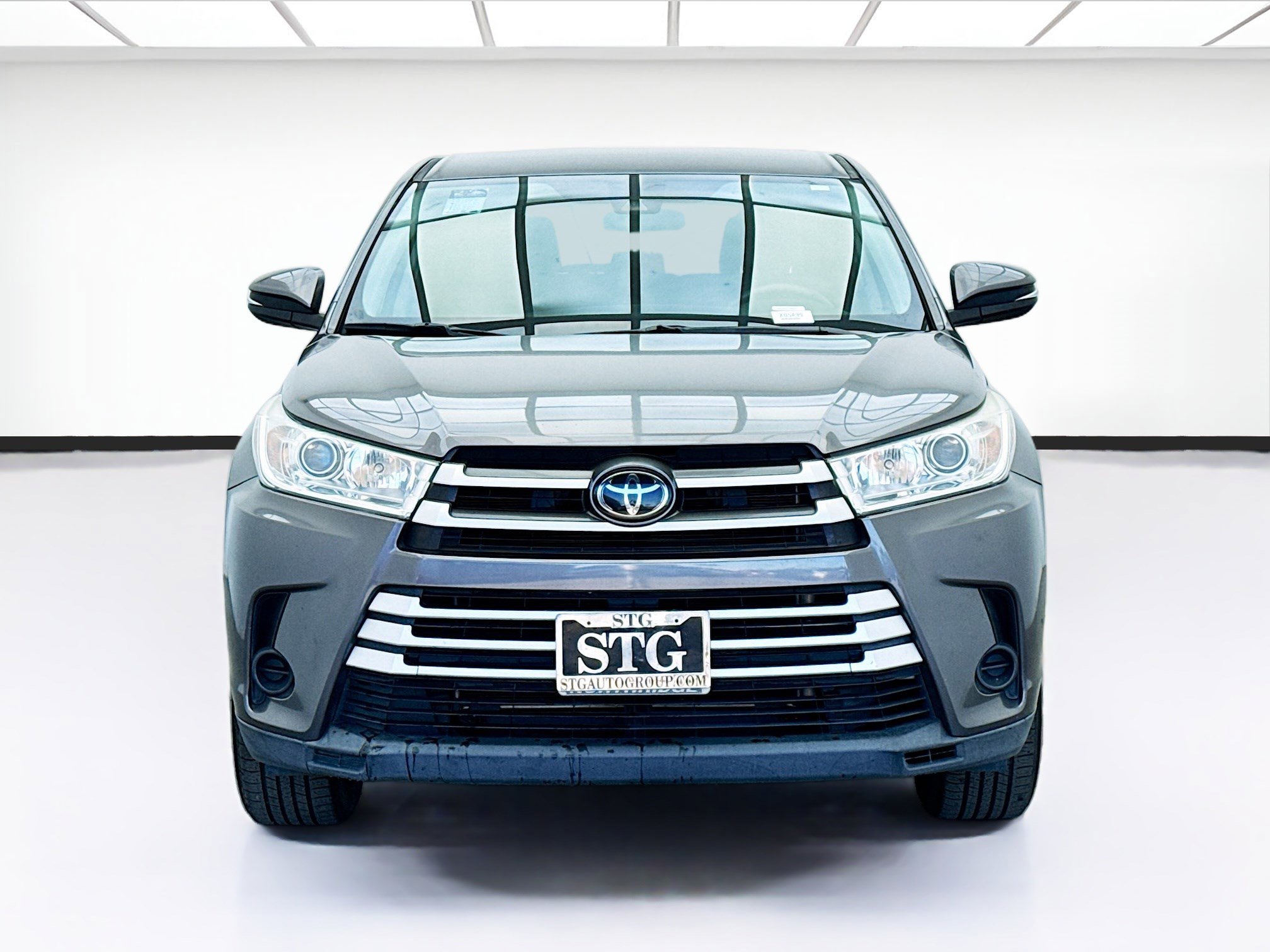 Used 2018 Toyota Highlander LE image 2