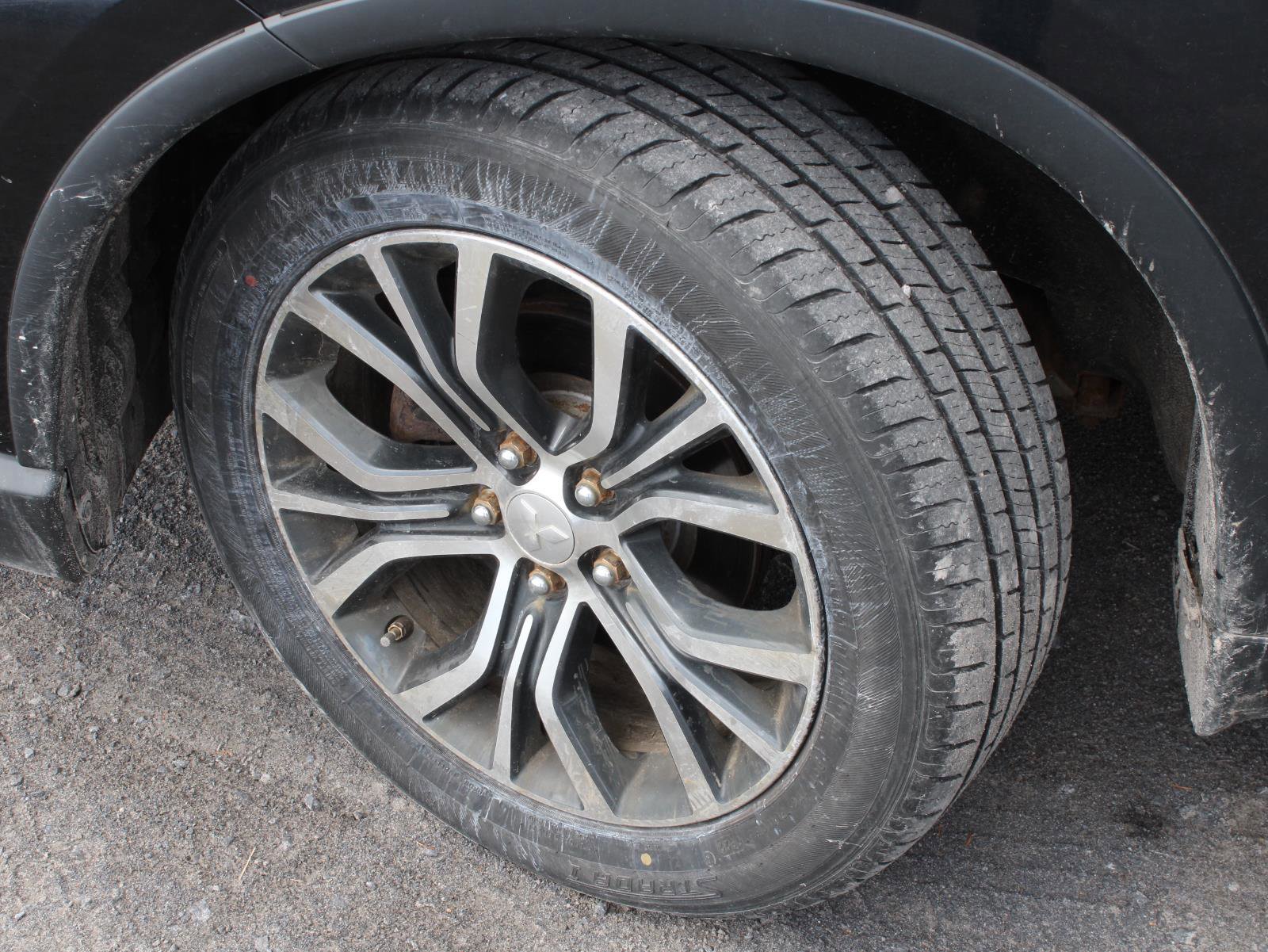 Used 2016 Mitsubishi Outlander SE AWD/4WD image 17