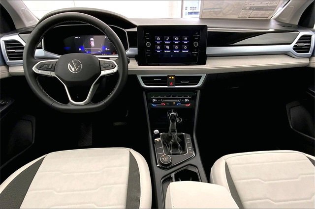 New 2026 Volkswagen Taos SE image 6