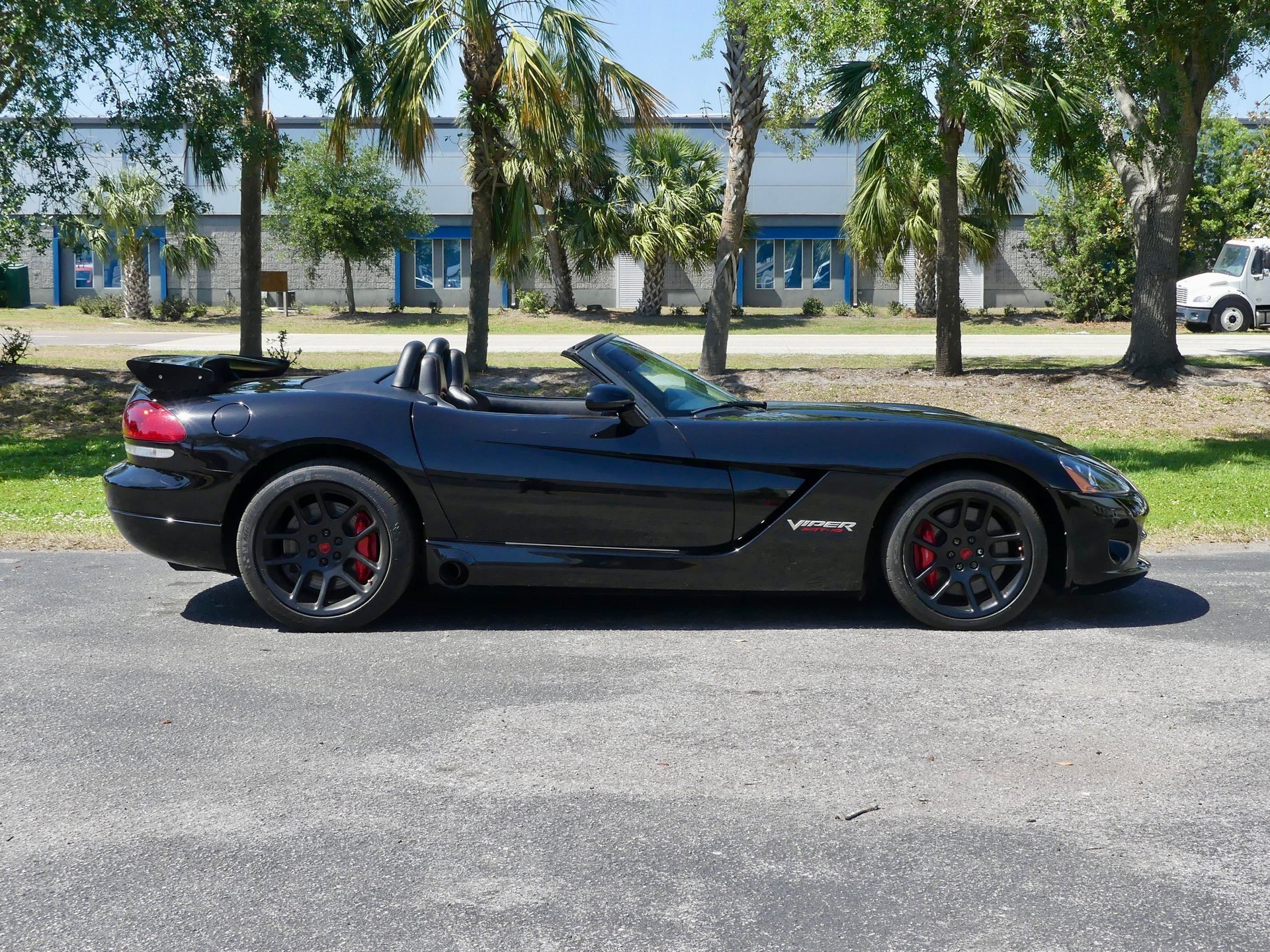 Used 2004 Dodge Viper SRT-10 image 3