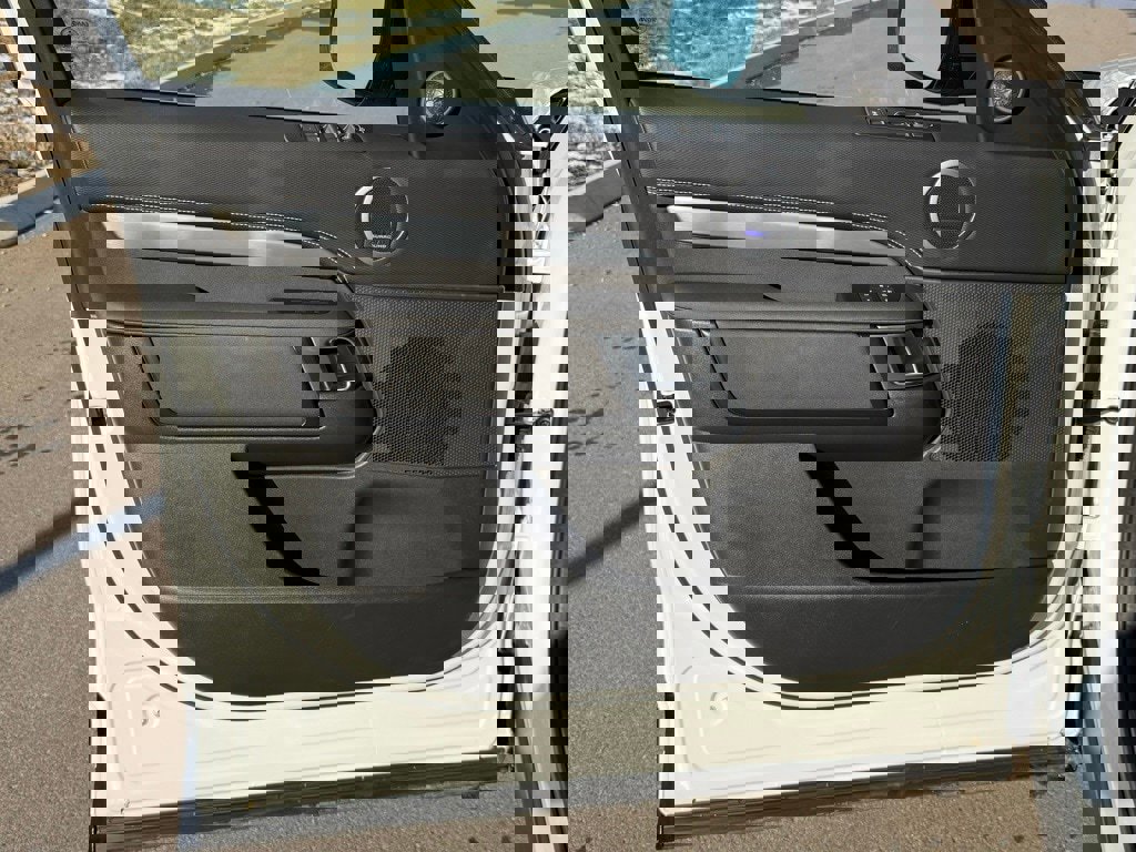 Certified 2025 Land Rover Discovery Dynamic SE image 14