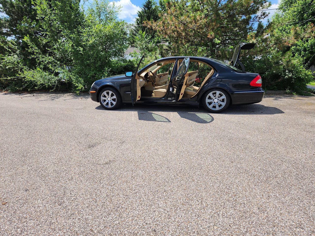 Used 2009 Mercedes-Benz E 350 4MATIC Sedan image 9