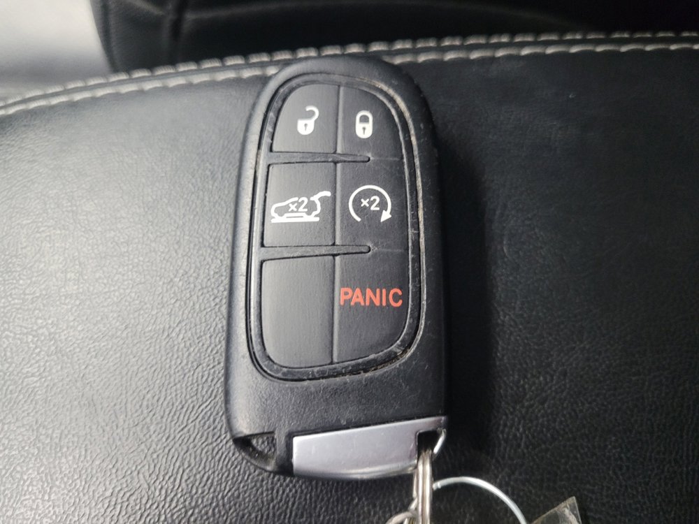 Used 2019 Jeep Cherokee Limited w/ Technology Group image 32