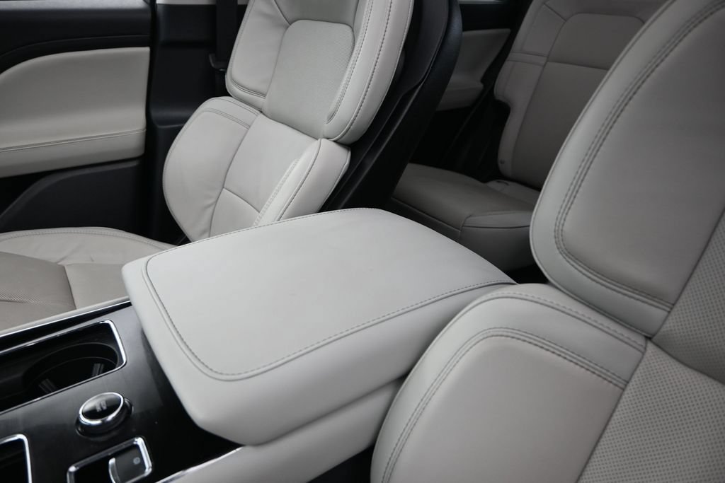 Used 2025 Lincoln Aviator Reserve w/ Luxury Package RWD image 14