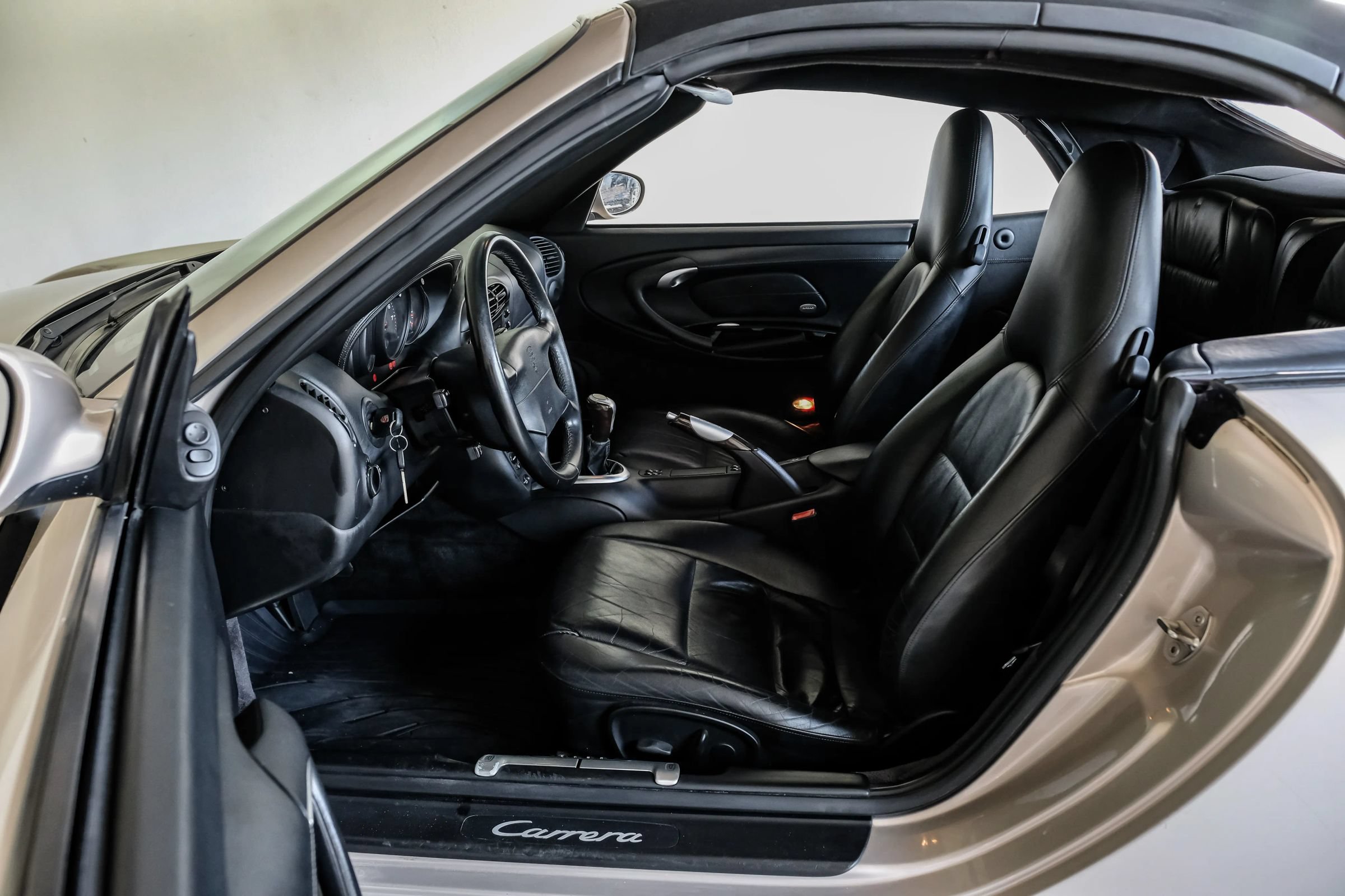 Used 2000 Porsche 911 Cabriolet image 3