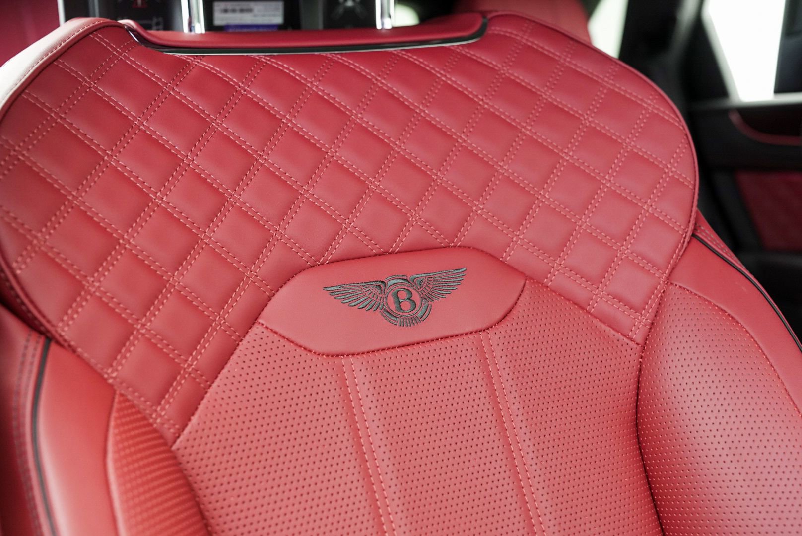 Used 2022 Bentley Bentayga image 51