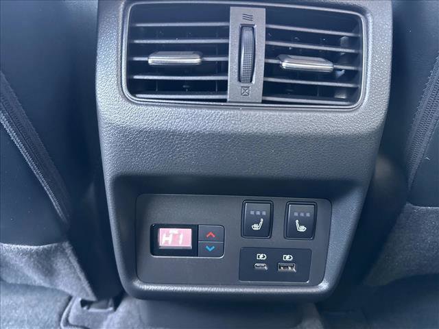 Used 2021 Nissan Rogue Platinum image 16