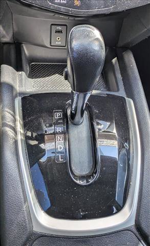 Used 2016 Nissan Rogue SL w/ SL Premium Package FWD image 13