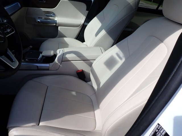 Used 2022 Mercedes-Benz GLB 250 4MATIC w/ Premium Package Lite image 16