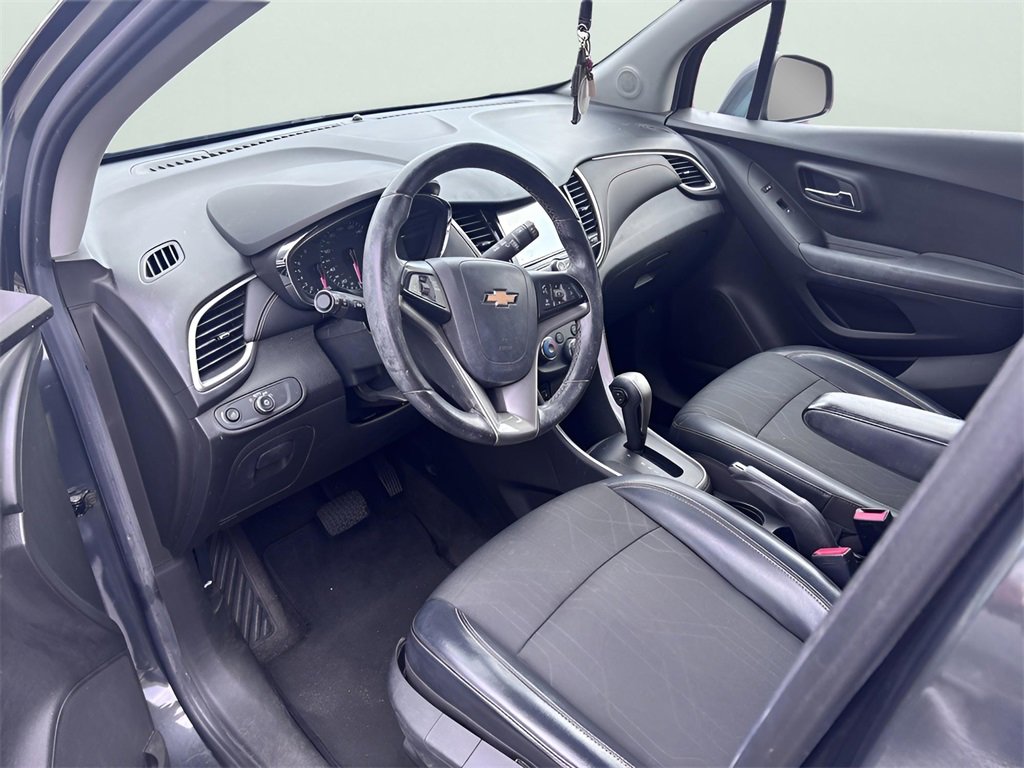 Used 2017 Chevrolet Trax LT w/ LT Convenience Package image 3