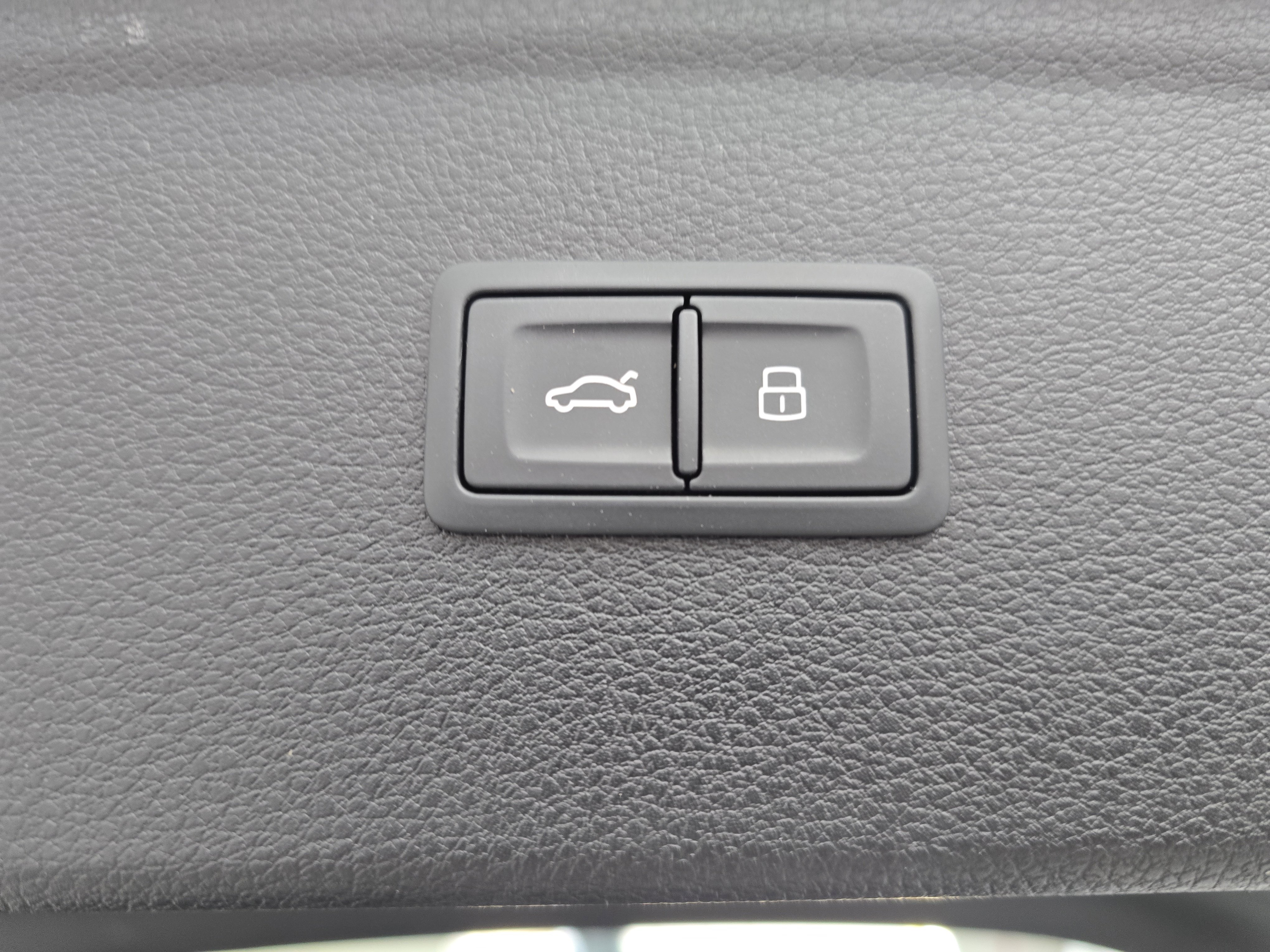 Used 2023 Audi Q5 2.0T Premium w/ Convenience Package image 13