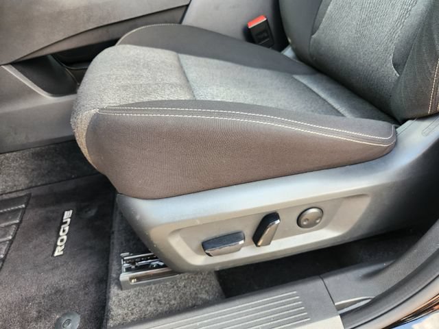 Used 2024 Nissan Rogue SV FWD image 22