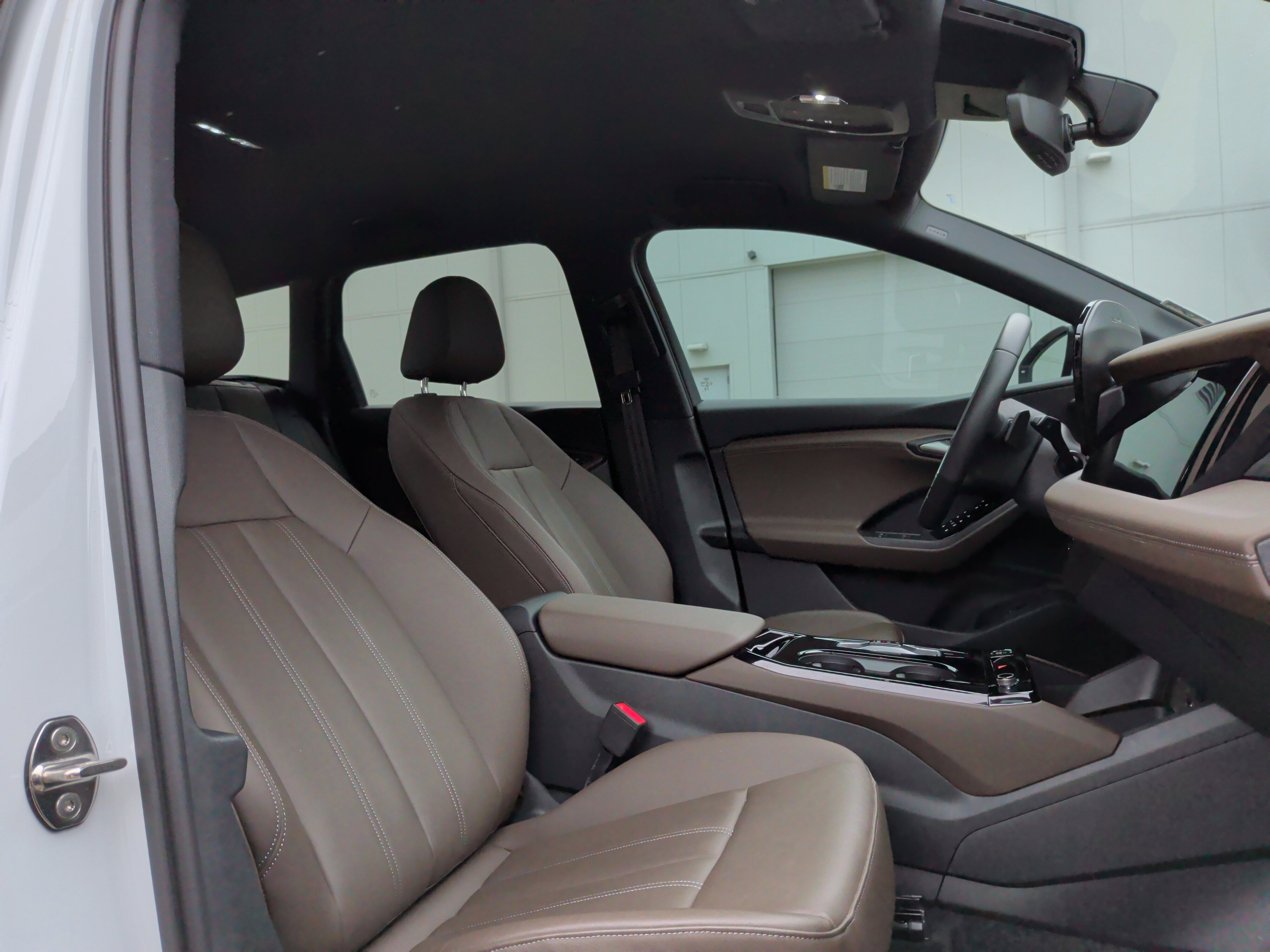 Certified 2025 Audi Q6 e-tron Premium w/ Convenience Package RWD image 32