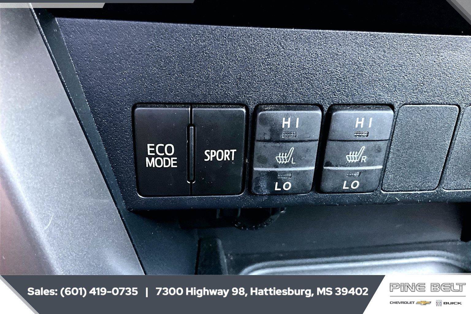 Used 2018 Toyota RAV4 Limited FWD image 23
