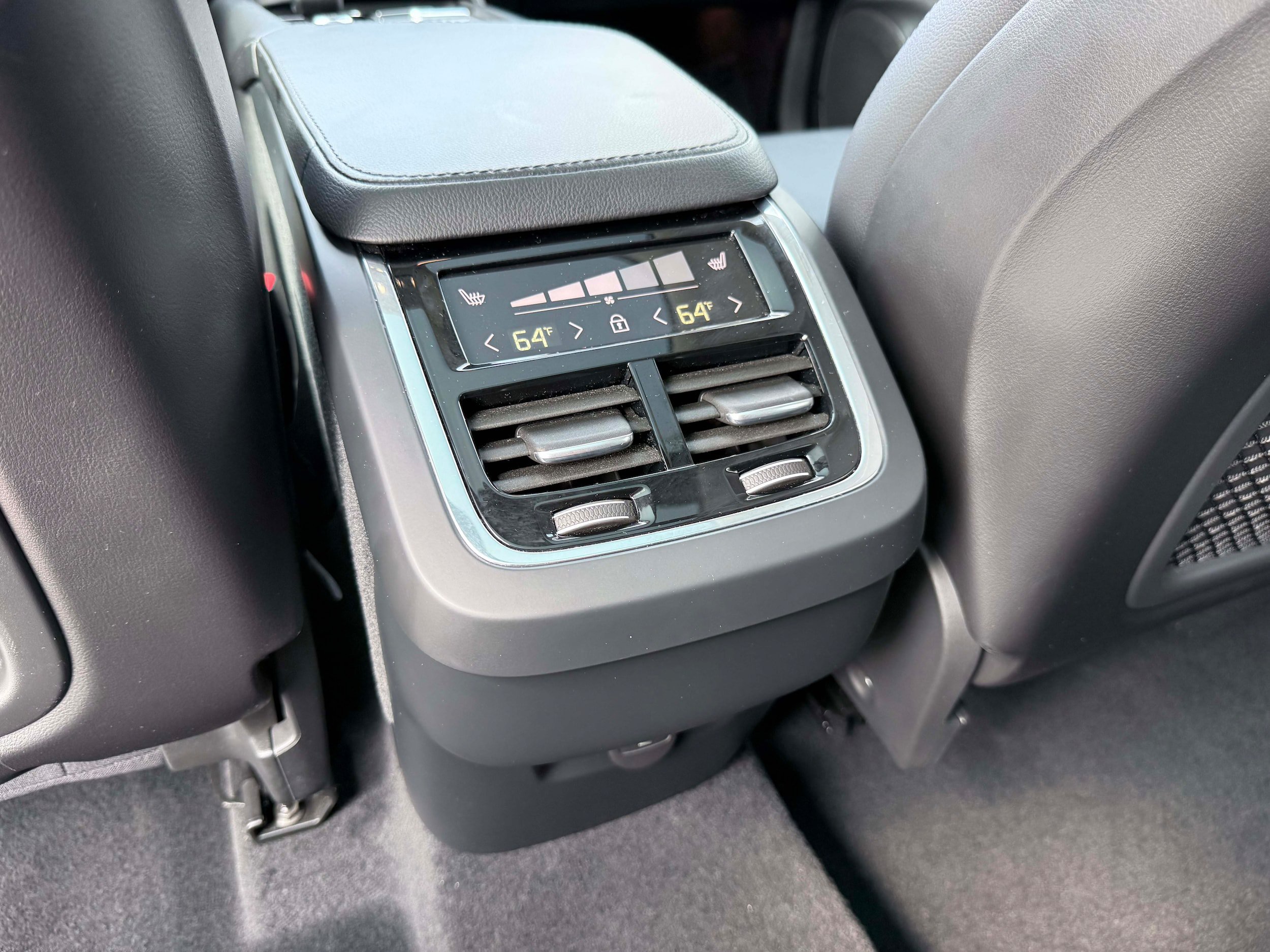 Certified 2023 Volvo XC90 B5 Core w/ Protection Package Premier AWD/4WD image 18