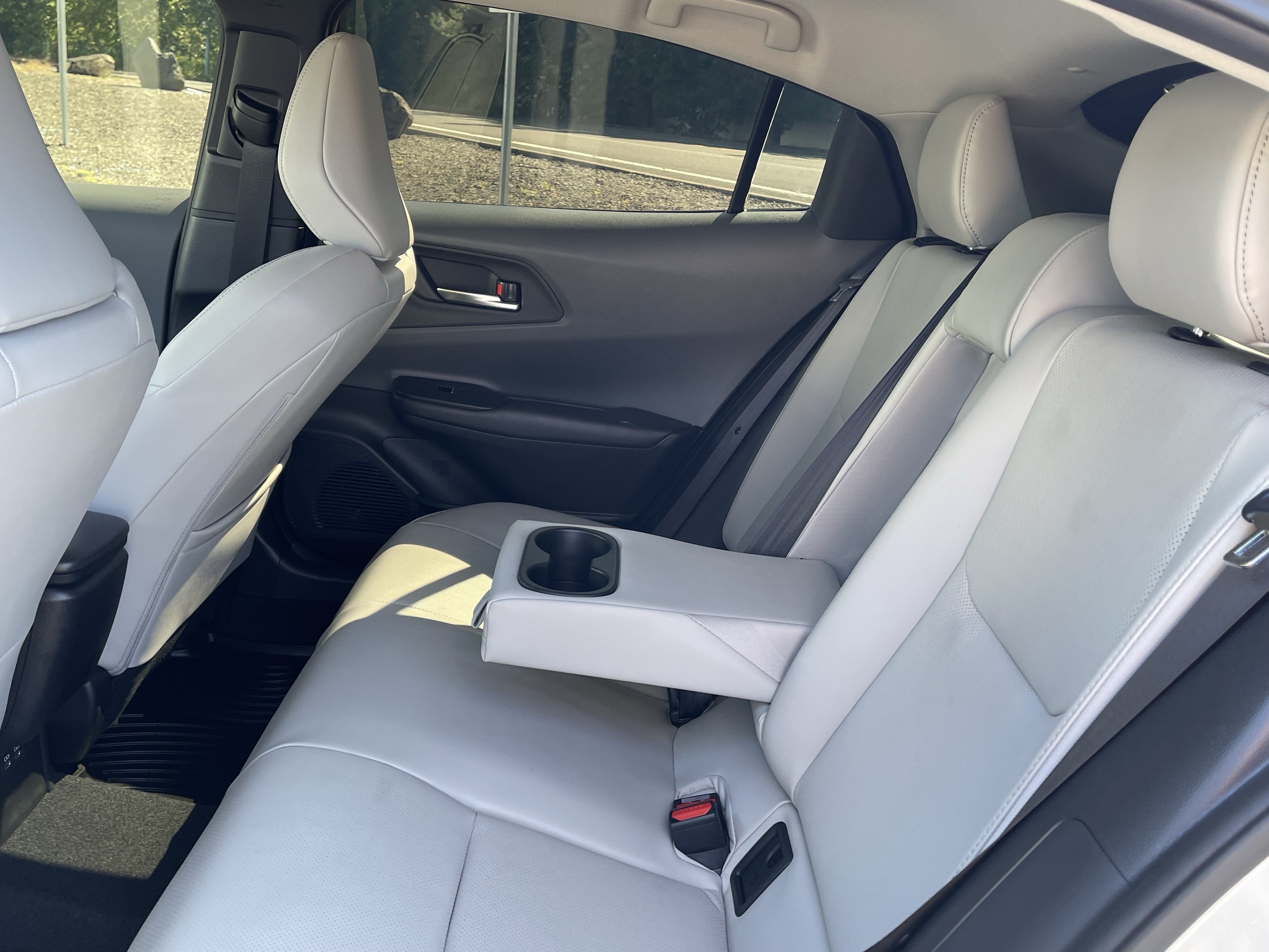Used 2024 Toyota Prius XLE FWD image 15
