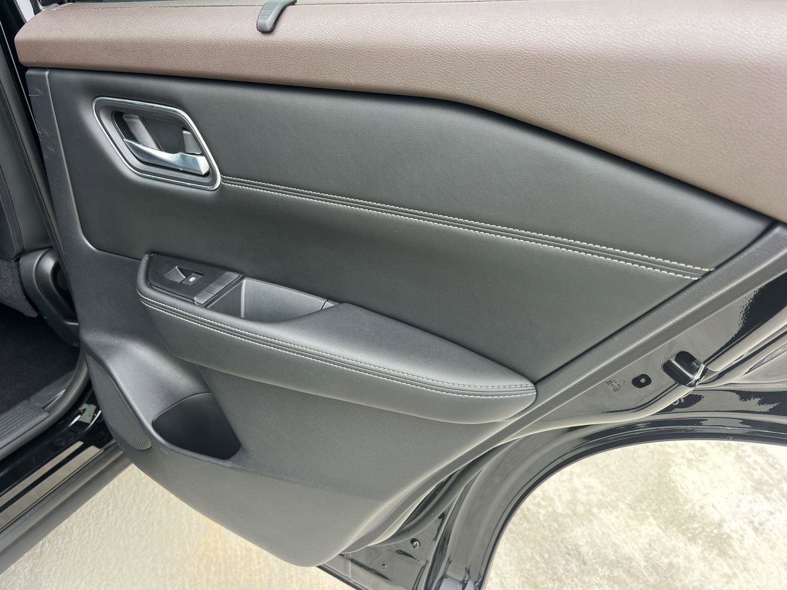 Used 2021 Nissan Rogue SV w/ Premium Package image 16