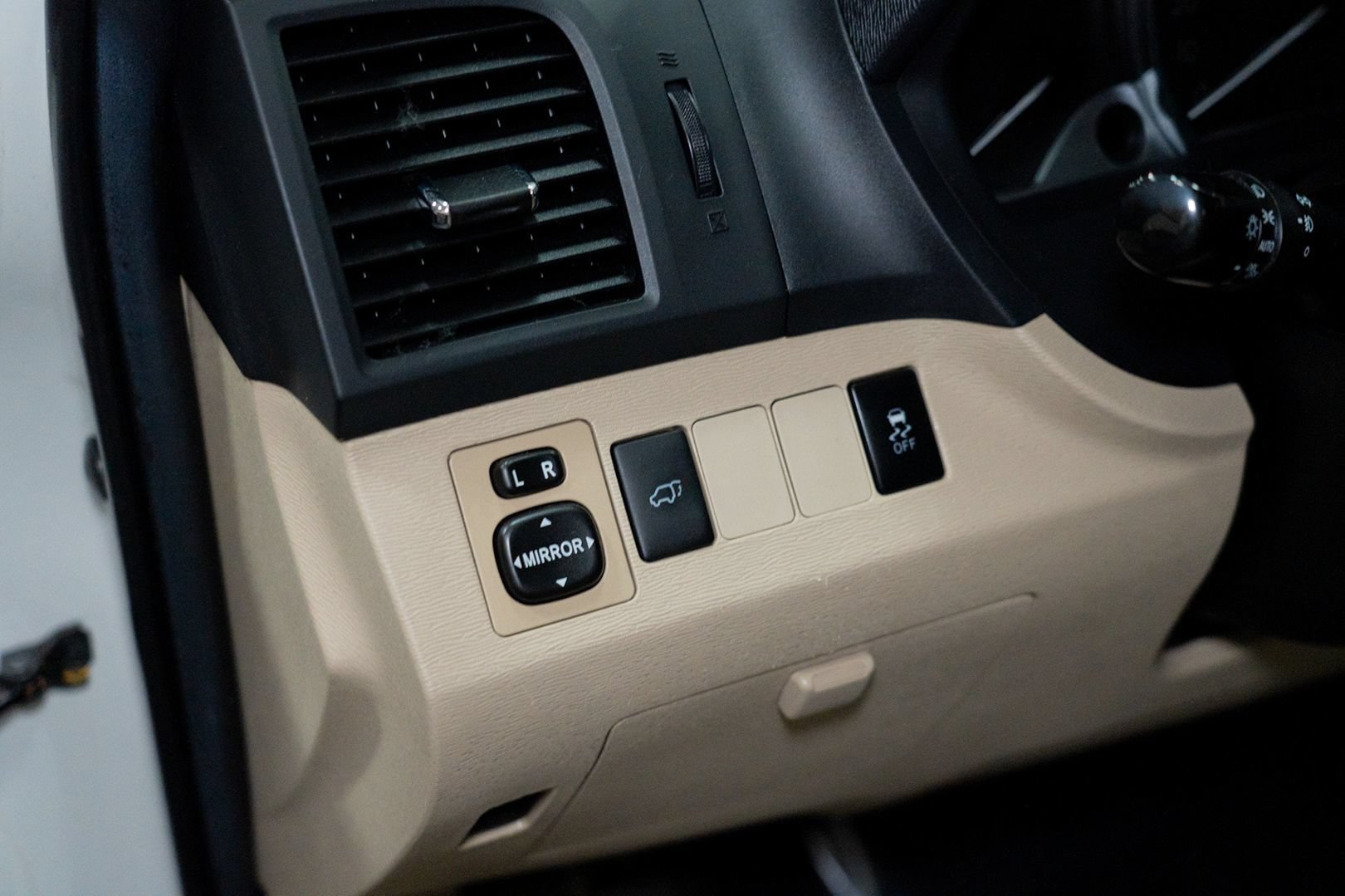 Used 2011 Toyota Venza AWD w/ Premium Pkg #2 image 17