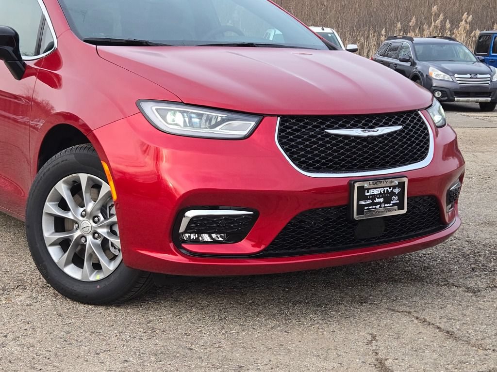 New 2026 Chrysler Pacifica Select AWD/4WD image 4